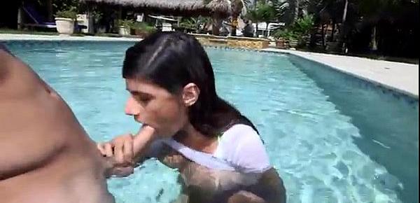 Mia khalifa fuck in the pool